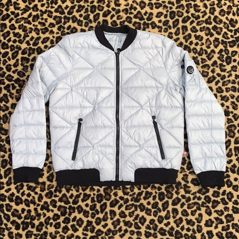 🆕BERNARDO ice blue/ black packable puffer bomber